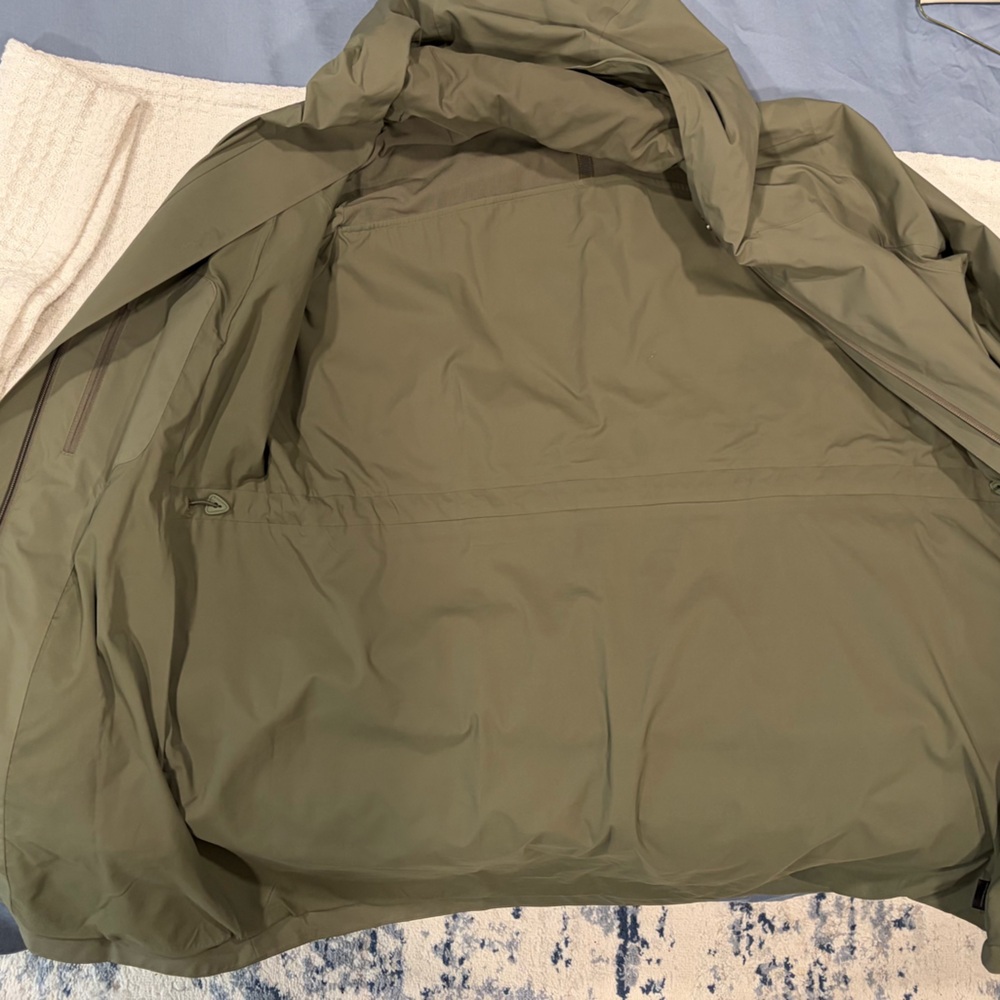 Lululemon Women’s Rain Rebel Jacket Size 12 - Picture 5 of 8